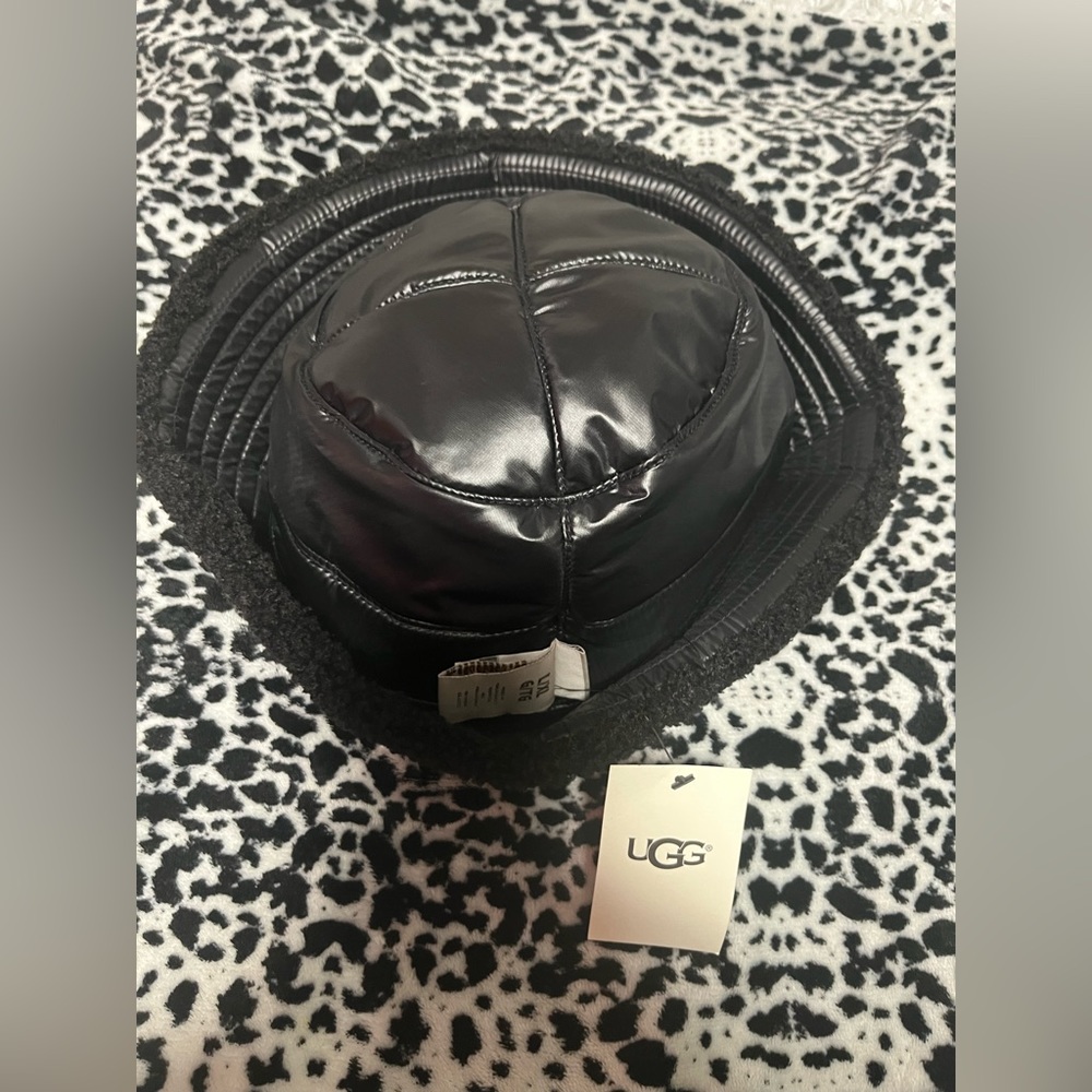 Reversible UGG bucket hat
